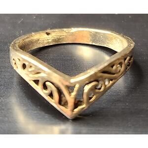 Gold Tone Filigree Chevron Dainty Delicate Statement Ring Size 6.5